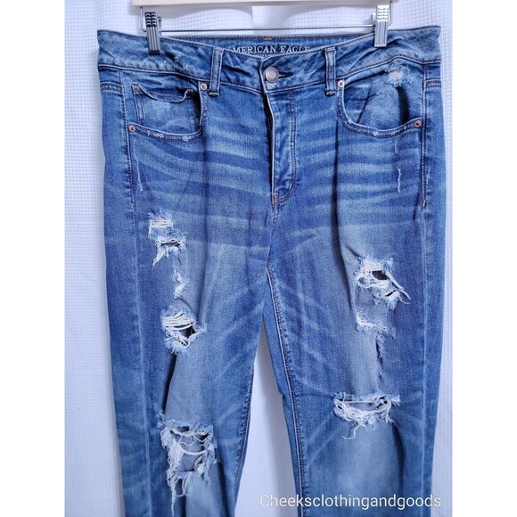 American Eagle Distressed Buttonfly Tomgirl Jeans Women's size 14 L - Picture 2 of 9